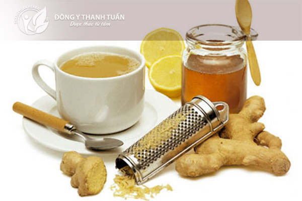 Uống nước trà gừng kết hợp với mật ong, chanh là cách điều trị viêm amidan hốc mủ hiệu quả