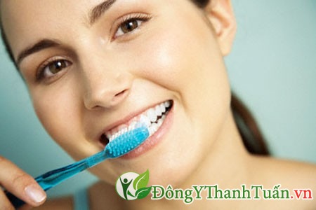 Bị nhiệt miệng nên làm gì nên vệ sinh răng miệng đúng cách