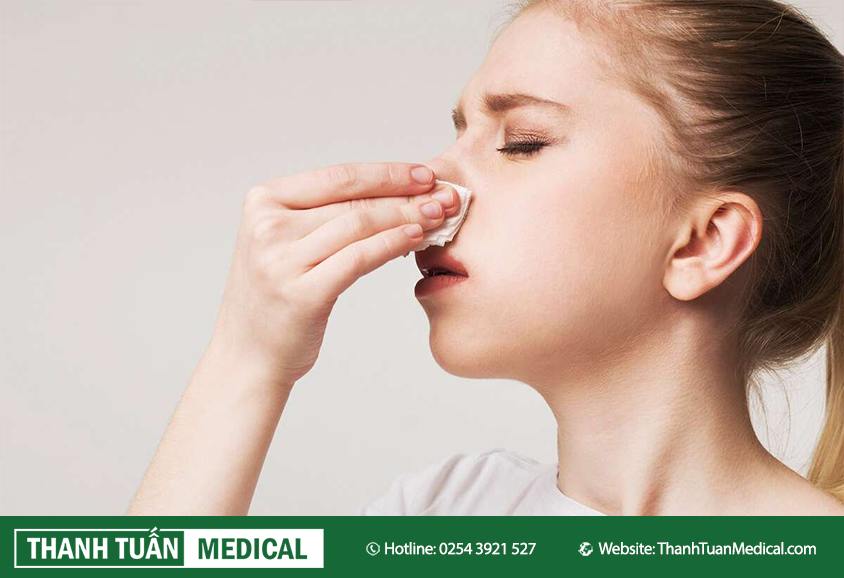 Nên gặp bác sĩ khi gặp kích ứng mũi, chảy máu hoặc nghẹt mũi khi dùng xịt mũi Viraleze