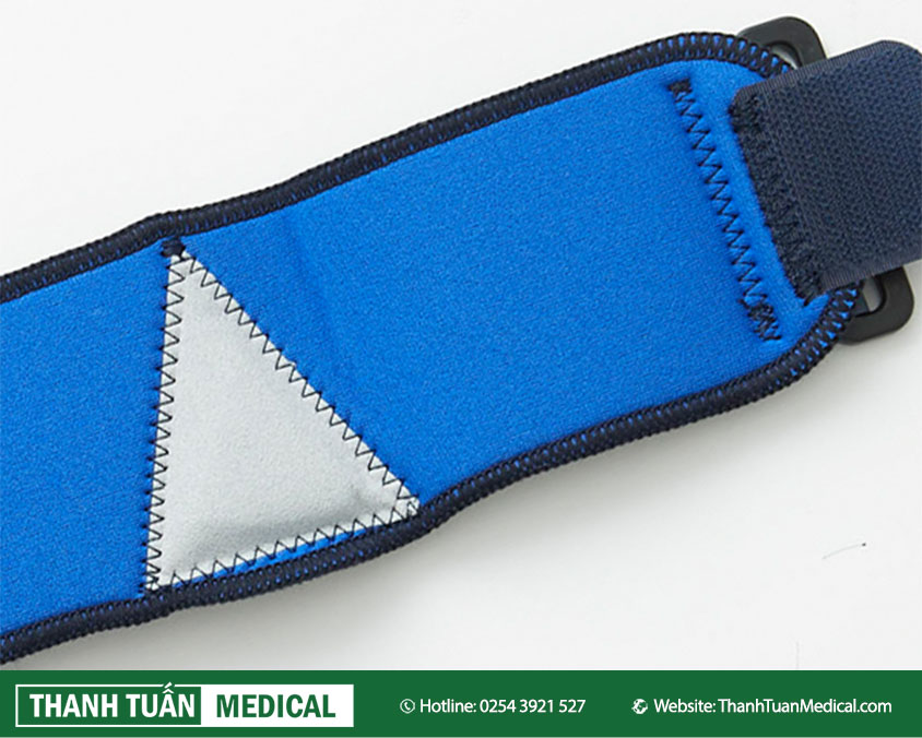 Miếng đệm hình tam giác trắng tạo áp lực thoải mái lên các cơ khuỷu tay