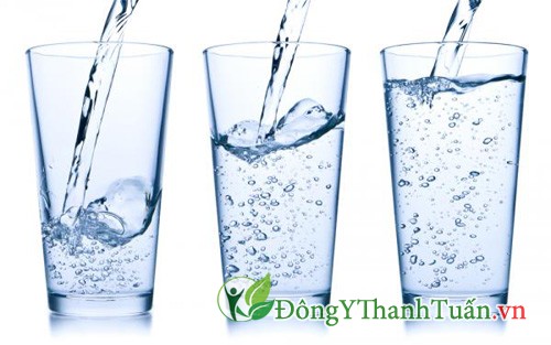 Cách chữa hôi miệng sau sinh bằng việc uống nước lọc đầy đủ