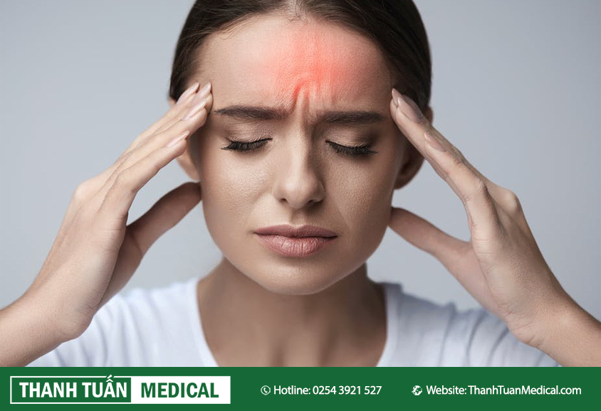 Đau nhức đầu là một trong những biểu hiện cao huyết áp