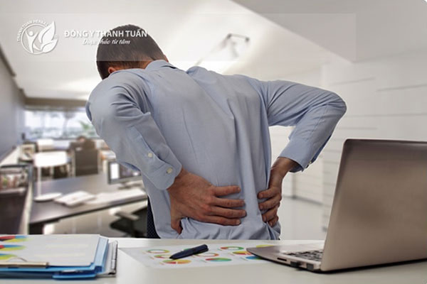 Làm việc lâu trong một tư thế liên tục một thời gian dài là nguyên nhân gây đau lưng