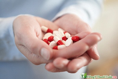 Uống nhiều thuốc kháng sinh sẽ gây ra tác dụng phụ