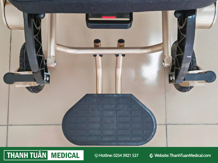 Chỗ để chân có thể lật lên Chỗ để chân có thể lật lên