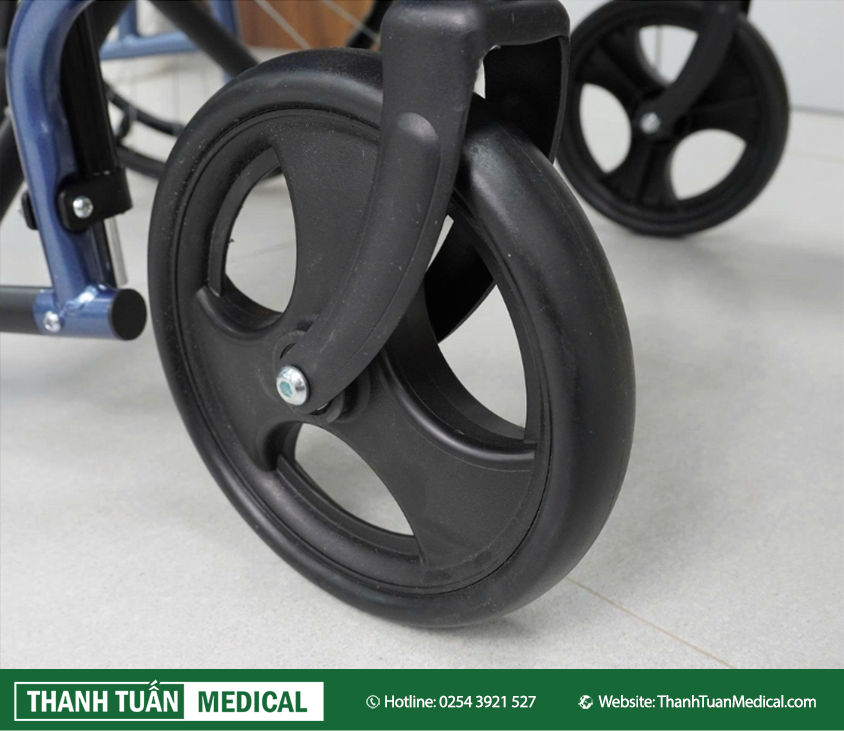 Bánh trước có kích thước 8inch xoay 360 độ