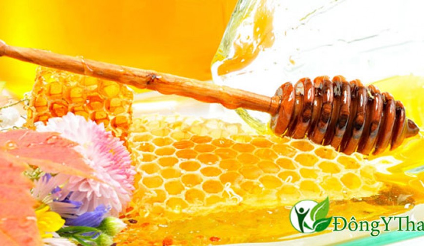 Cách chữa trị nhiệt miệng nhanh với mật ong và bột nghệ