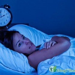 Tìm hiểu triệu chứng không ngủ được vào ban đêm